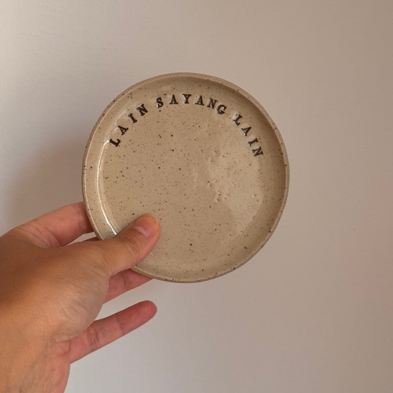The Lain Sayang Lain Plate