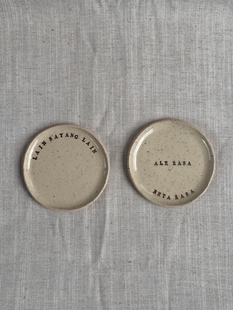 The Lain Sayang Lain Plate