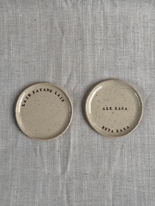 The Lain Sayang Lain Plate